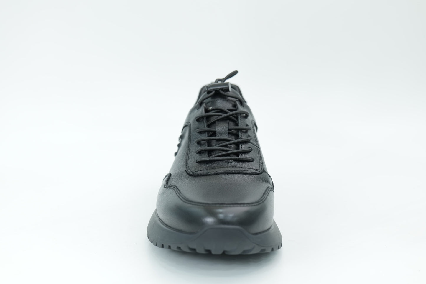 Sports shoes