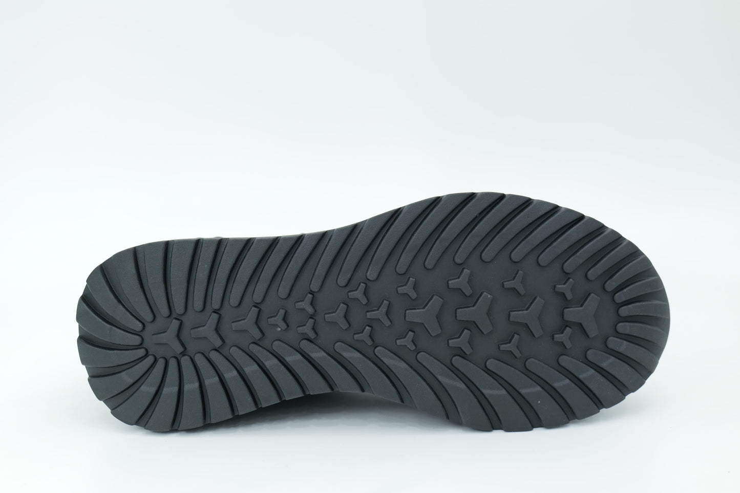 Sports shoes