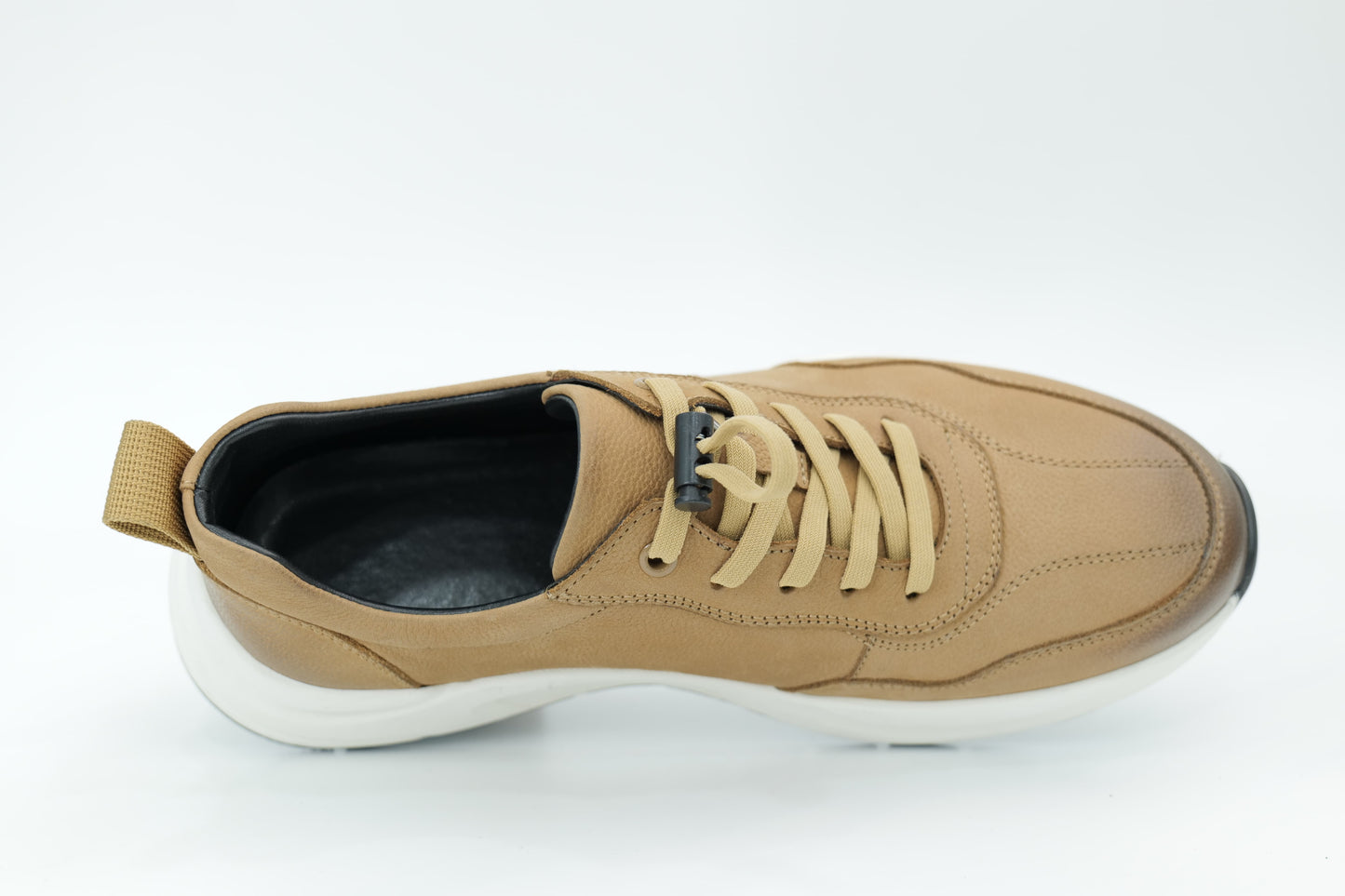 Sports shoes