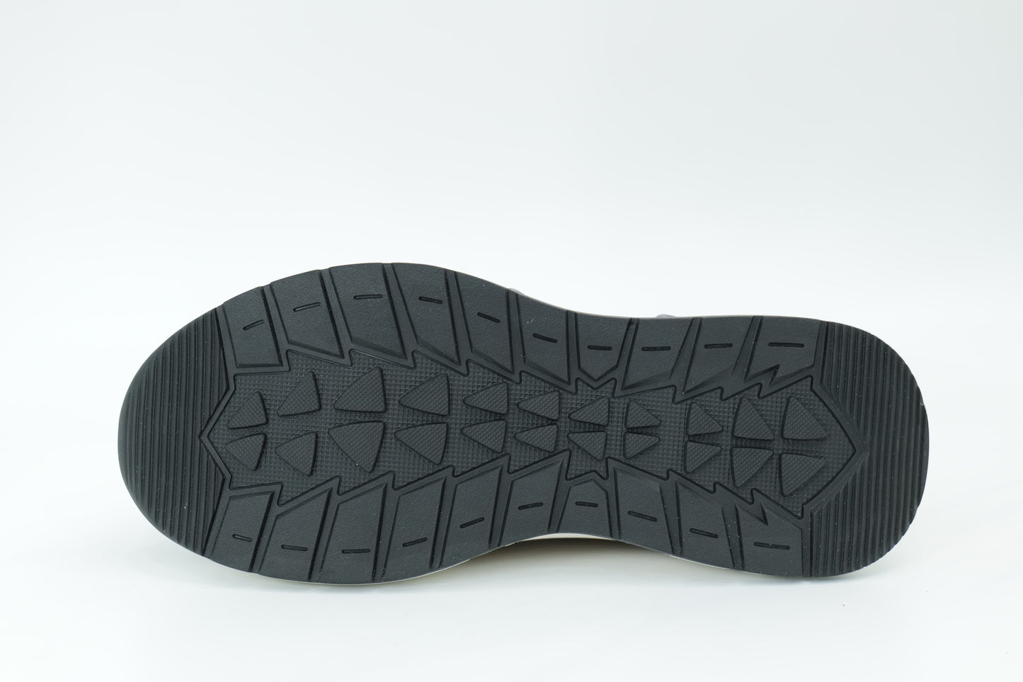 Sports shoes