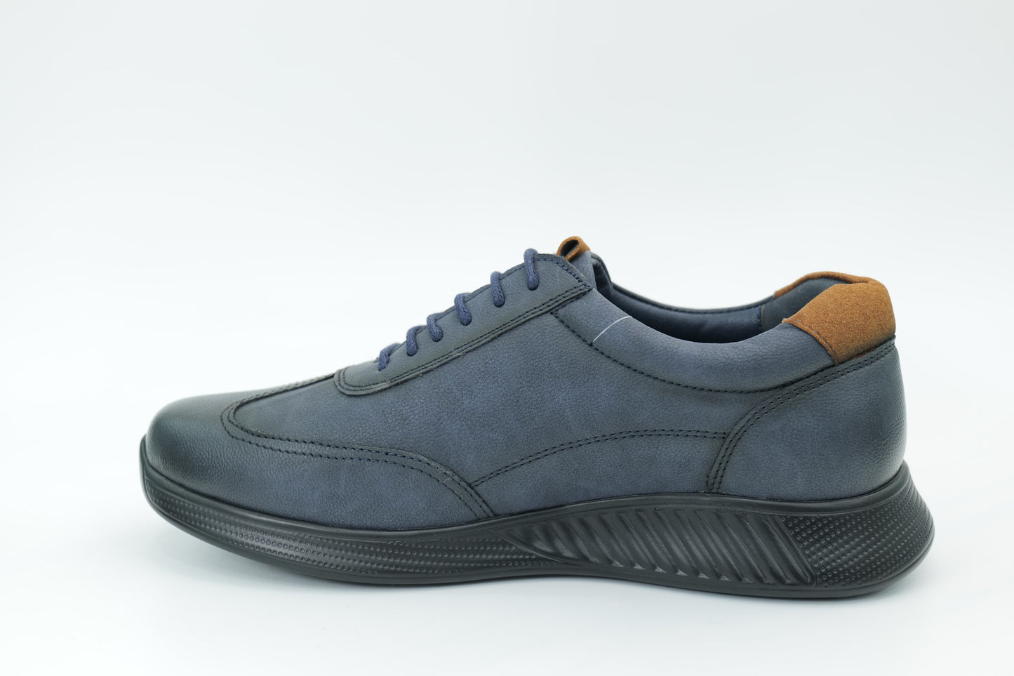 Sports shoes