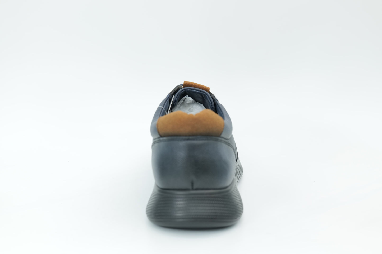 Sports shoes