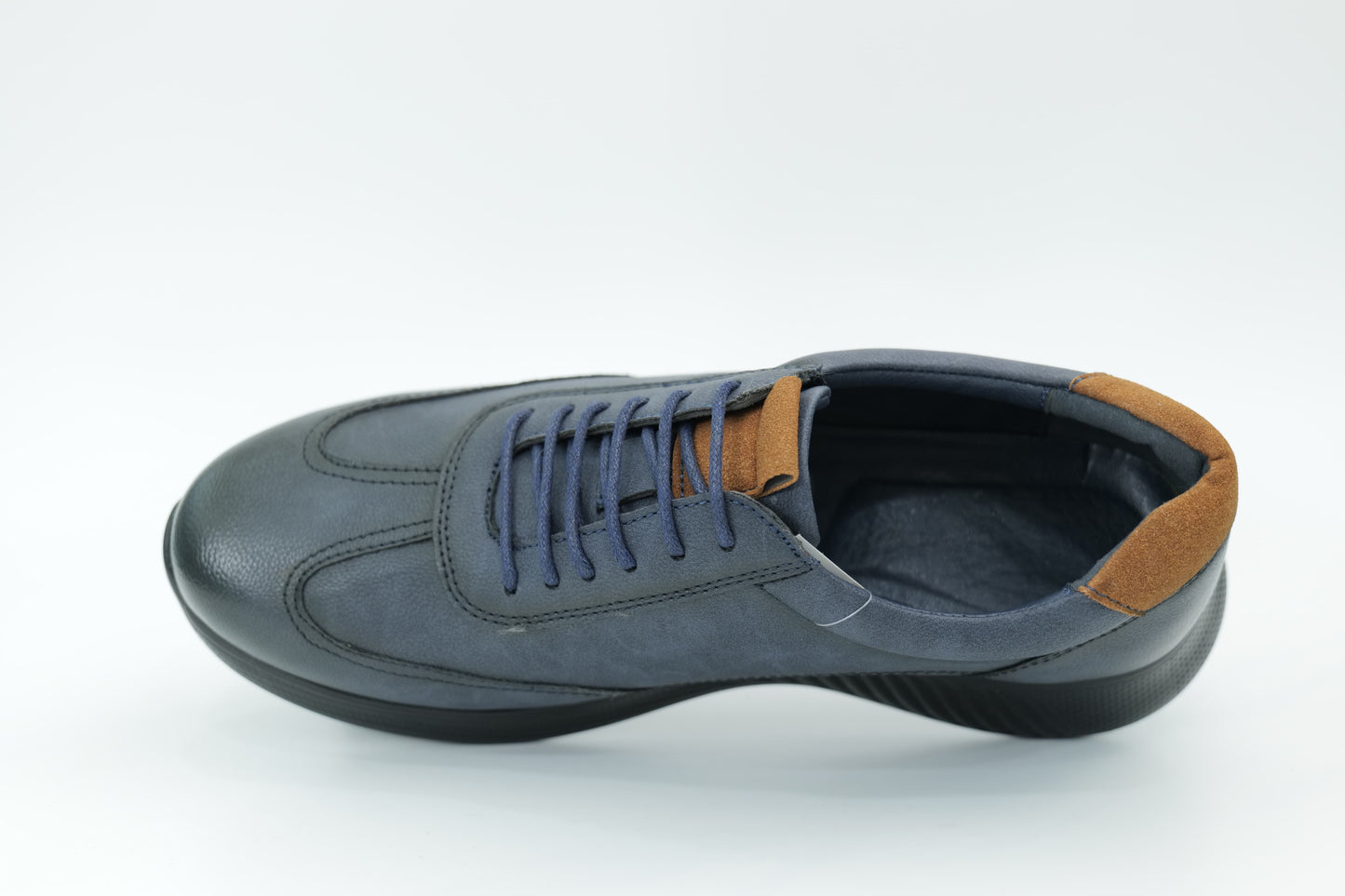 Sports shoes