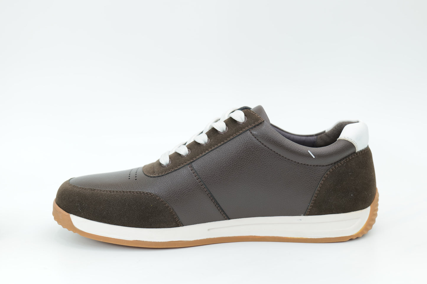 Sports shoes