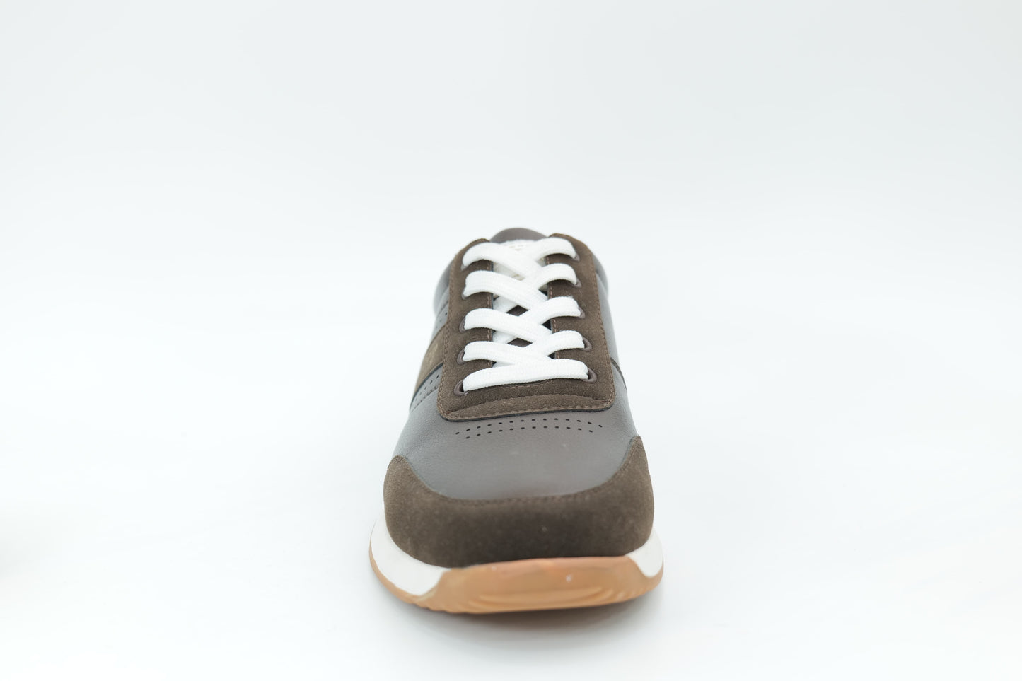 Sports shoes