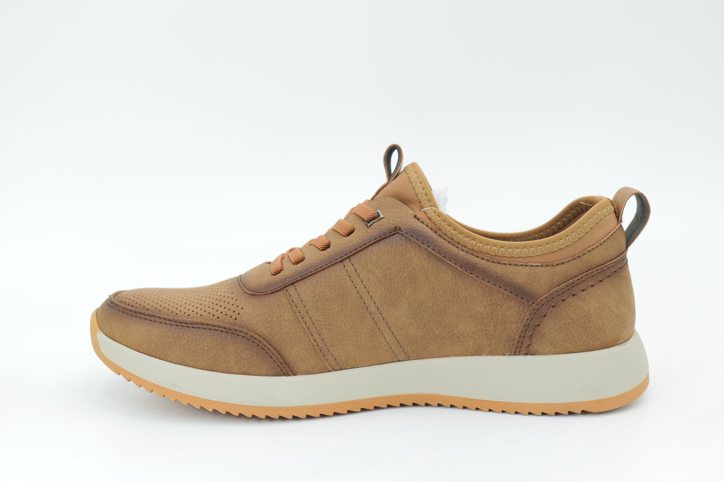 Sports shoes