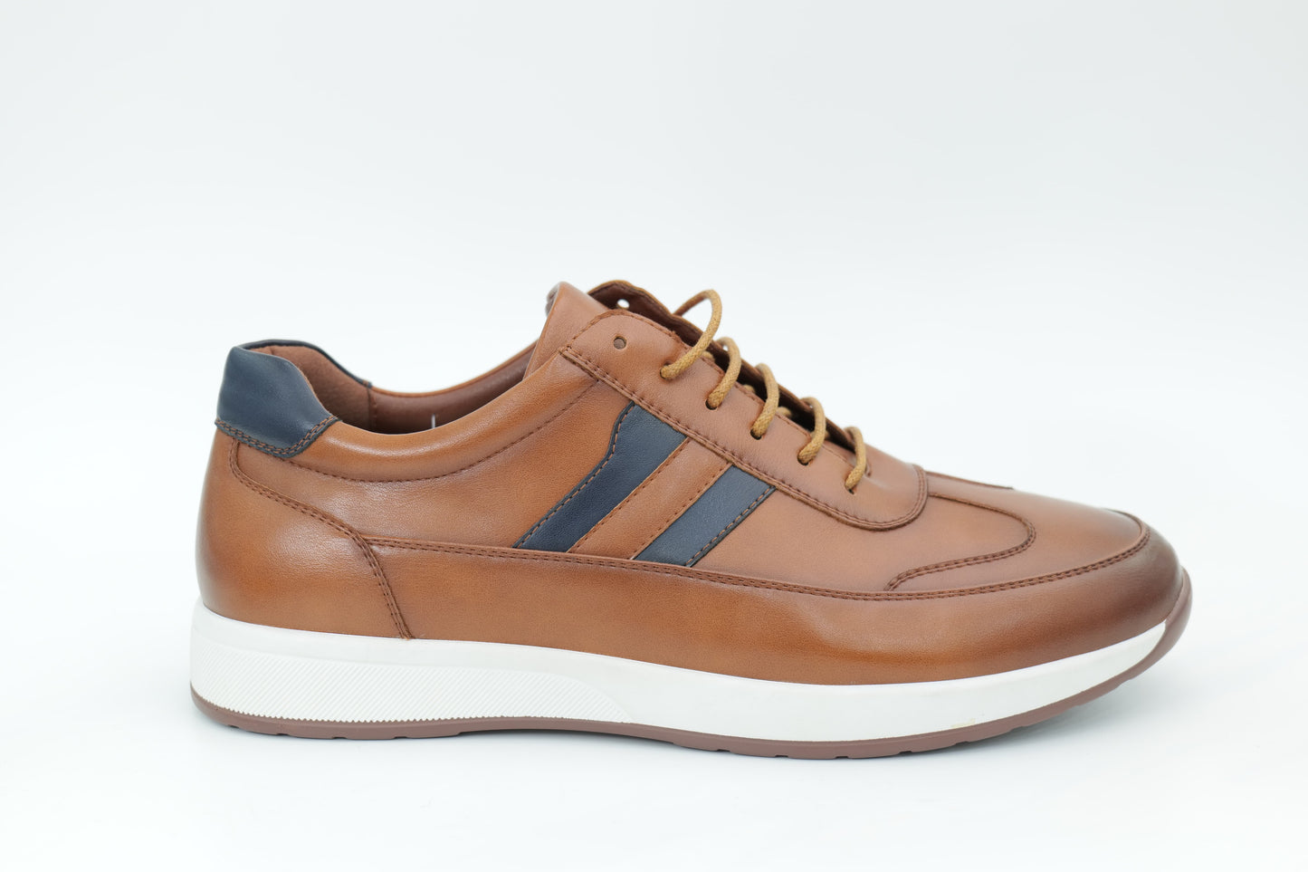 Sports shoes