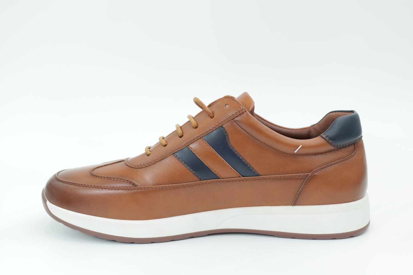 Sports shoes