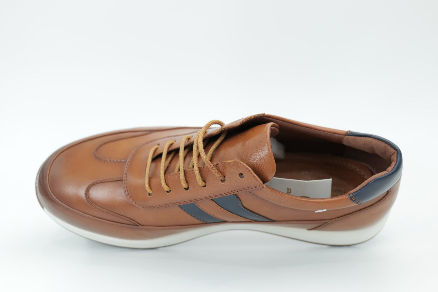 Sports shoes