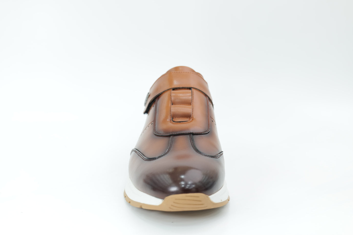 Sports shoes