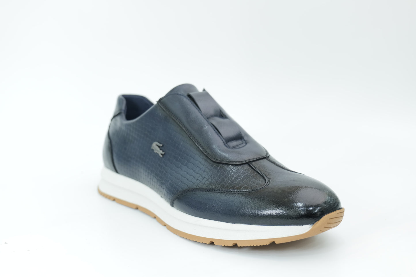 Sports shoes