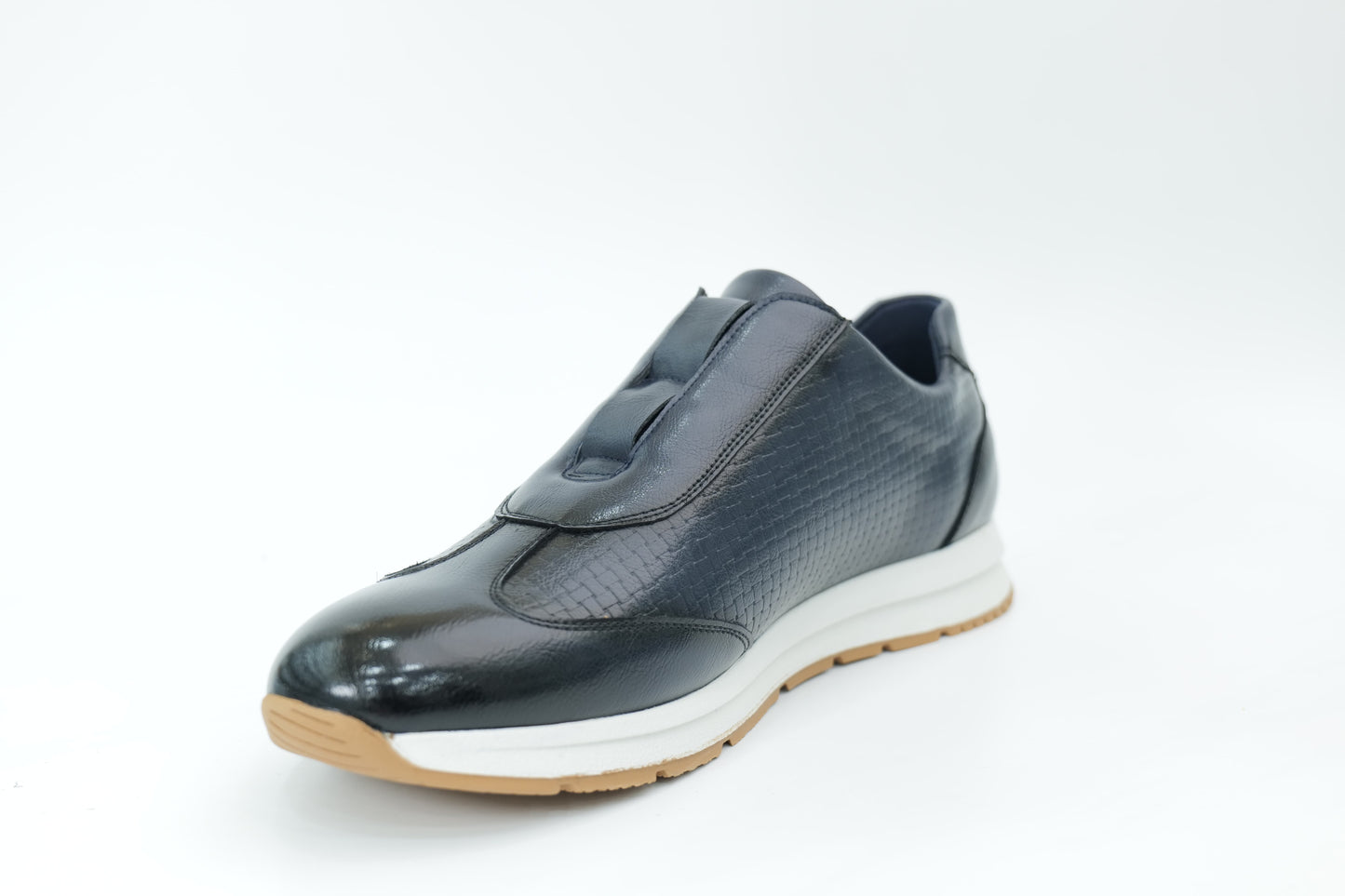 Sports shoes