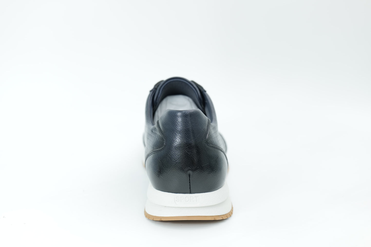 Sports shoes