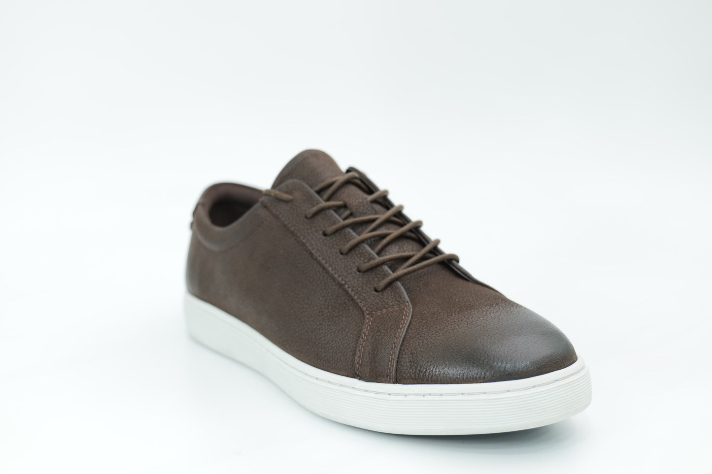 Casual sneakers