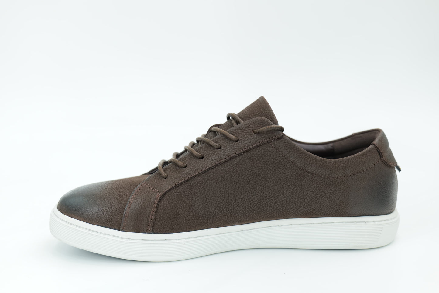 Casual sneakers