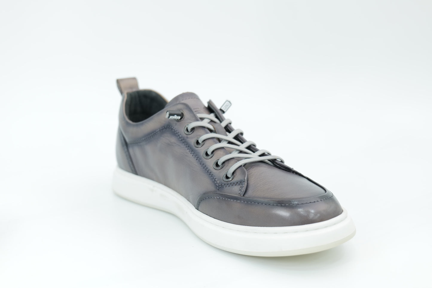Casual sneakers