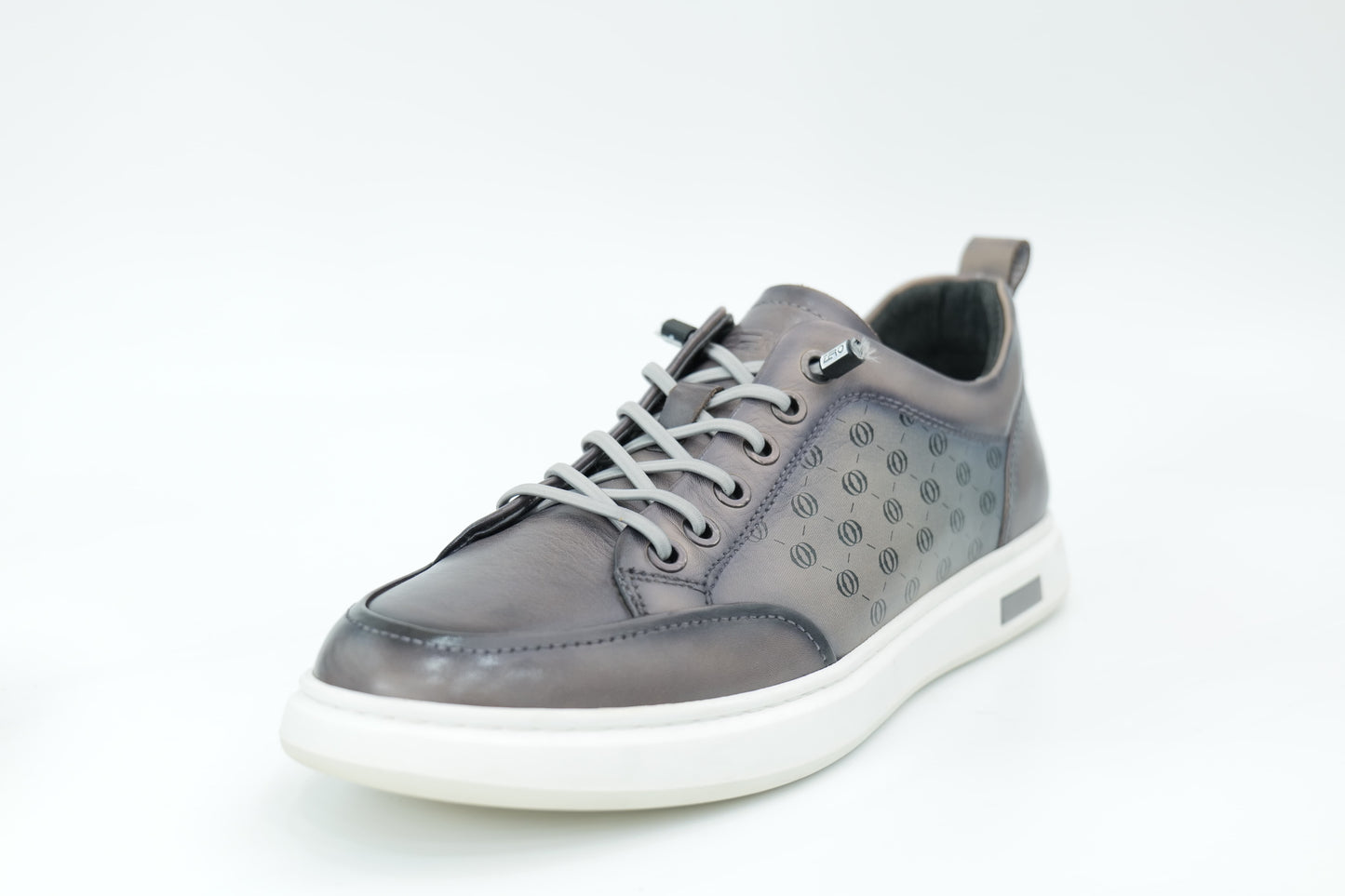 Casual sneakers