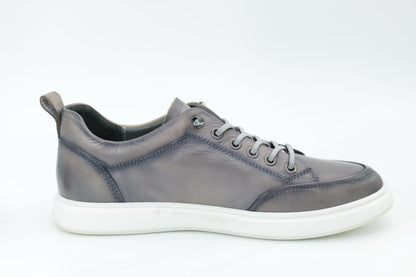 Casual sneakers