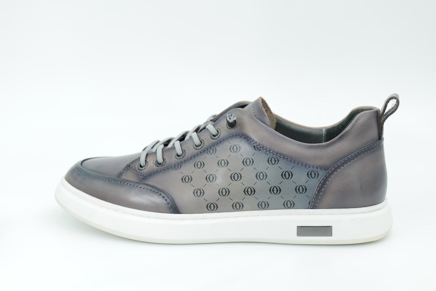 Casual sneakers