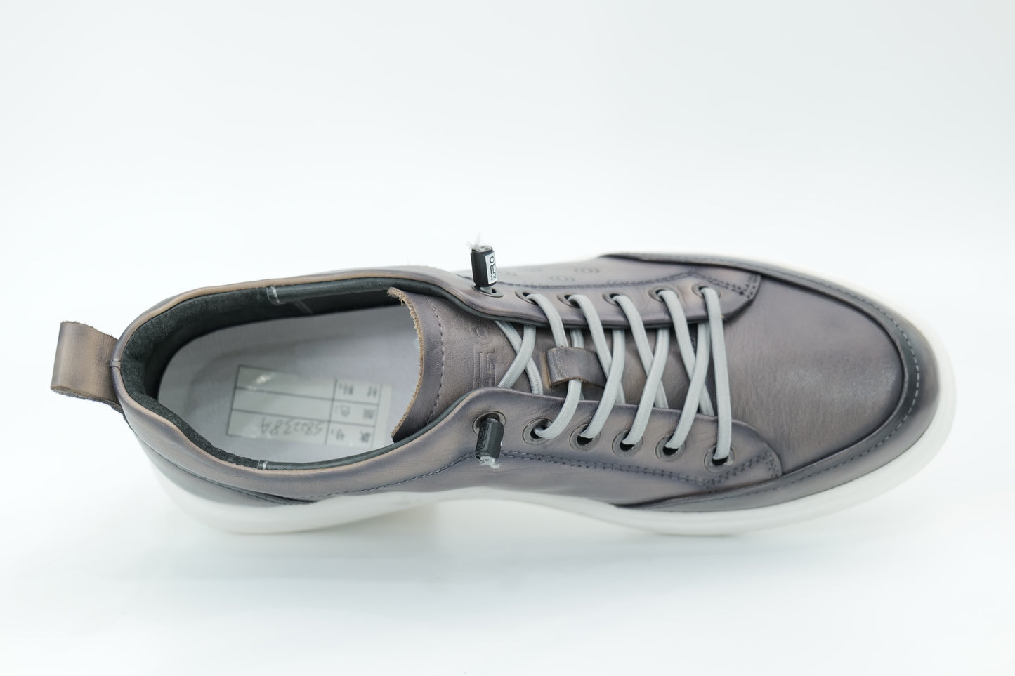 Casual sneakers
