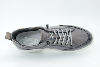 Casual sneakers