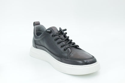Casual sneakers