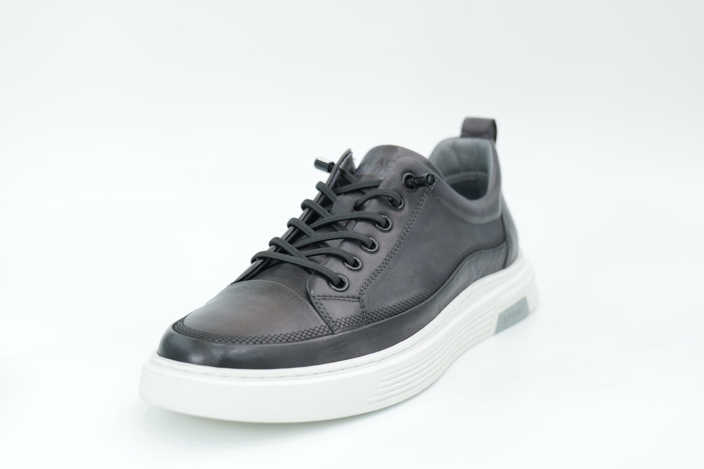 Casual sneakers