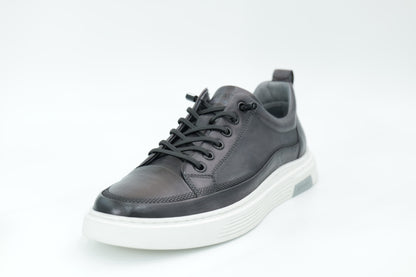 Casual sneakers