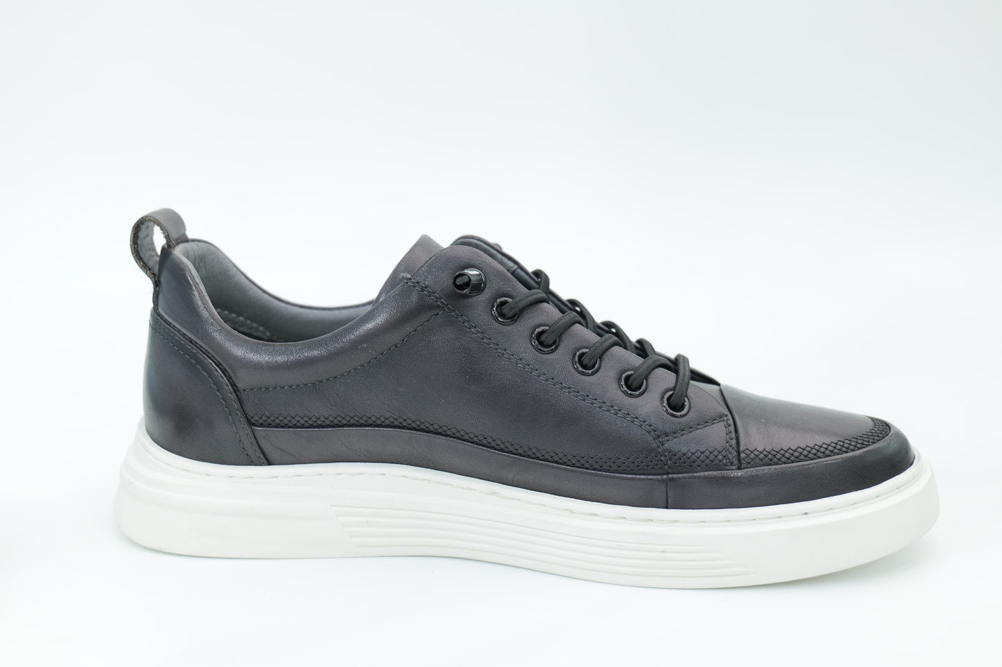 Casual sneakers