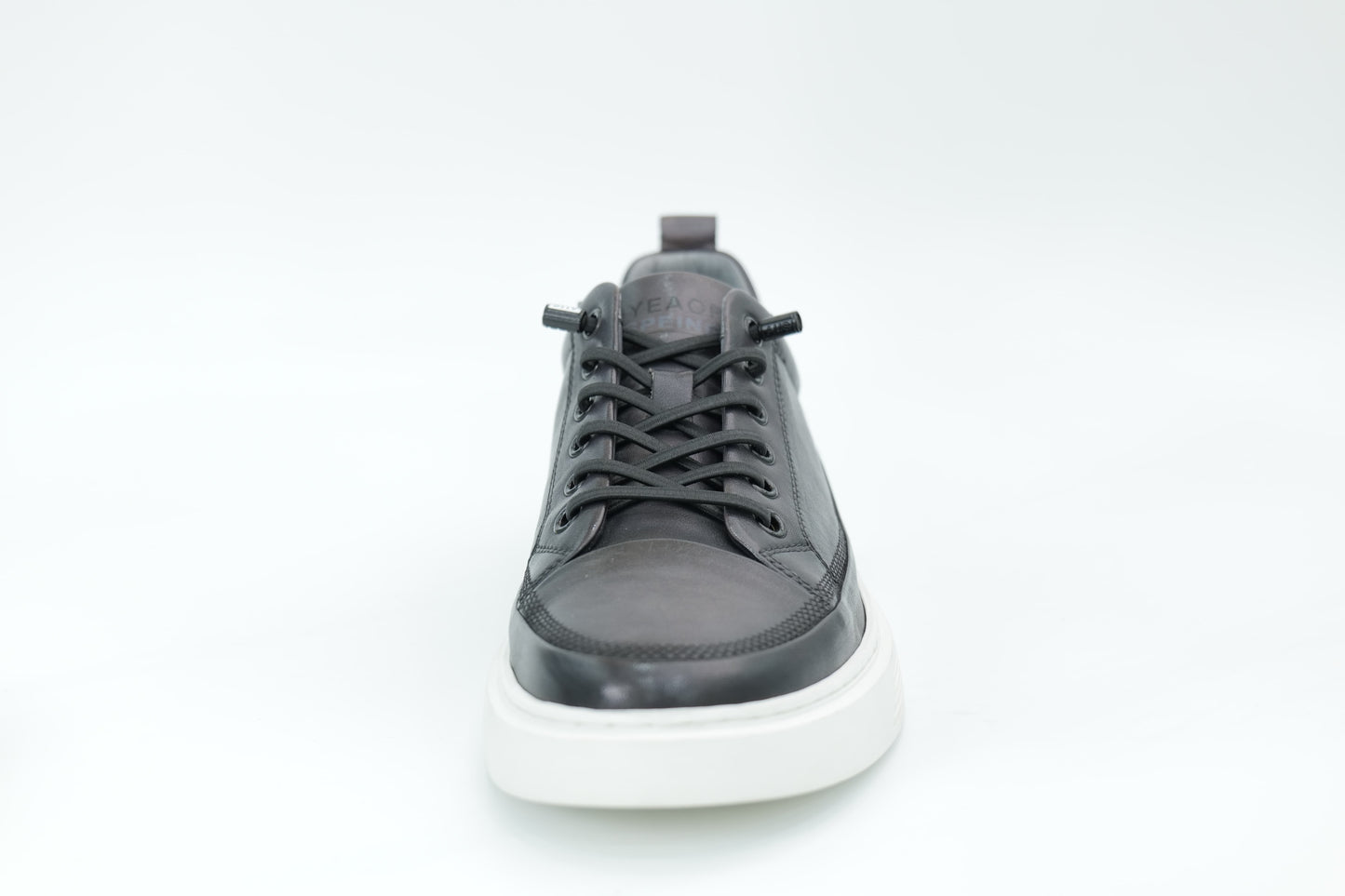 Casual sneakers