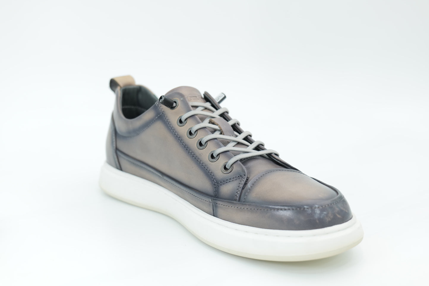 Casual sneakers