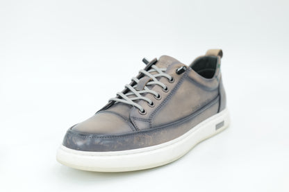 Casual sneakers