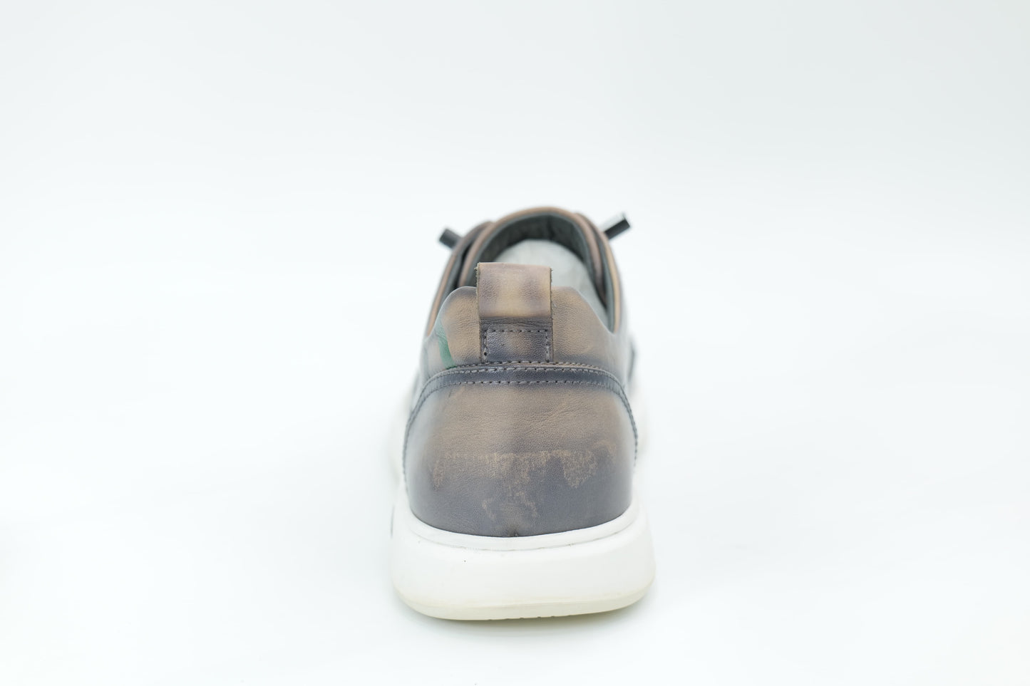 Casual sneakers