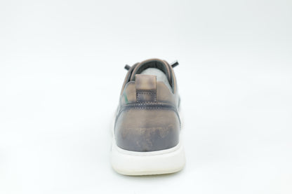 Casual sneakers