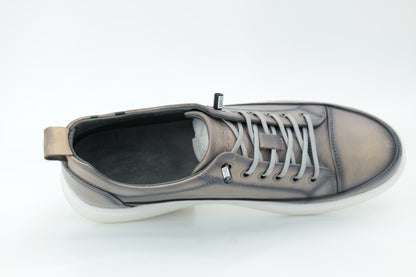 Casual sneakers