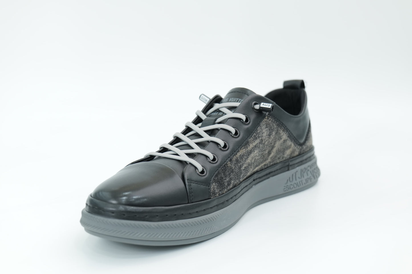 Casual sneakers