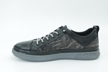 Casual sneakers