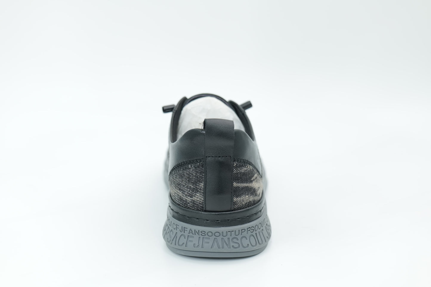 Casual sneakers