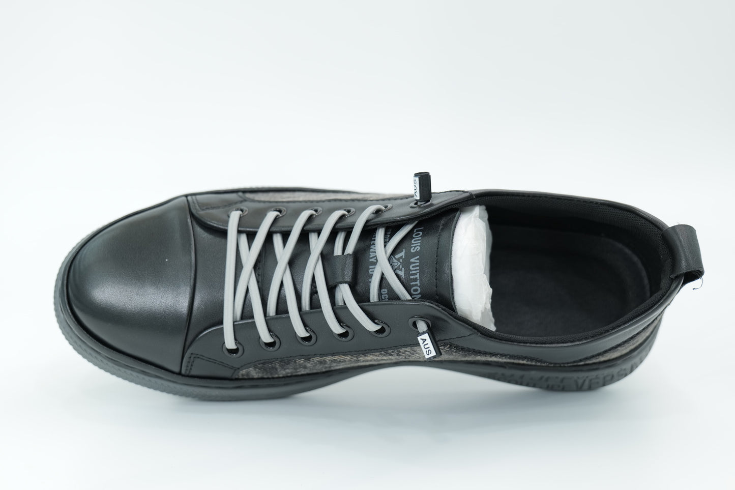 Casual sneakers