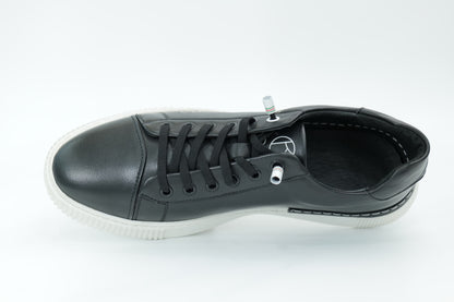Casual sneakers