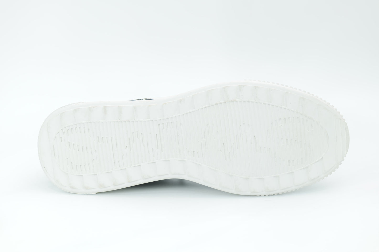 Casual sneakers