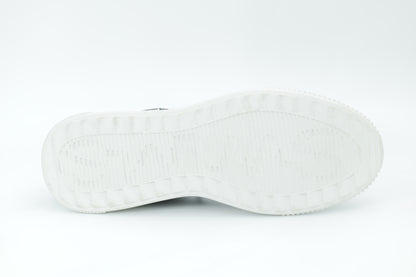 Casual sneakers