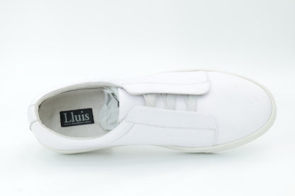 Casual sneakers