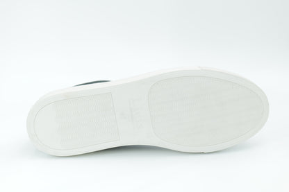 Casual sneakers