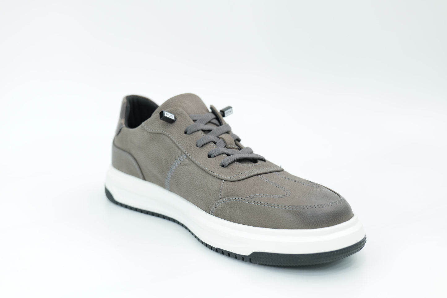 Casual sneakers