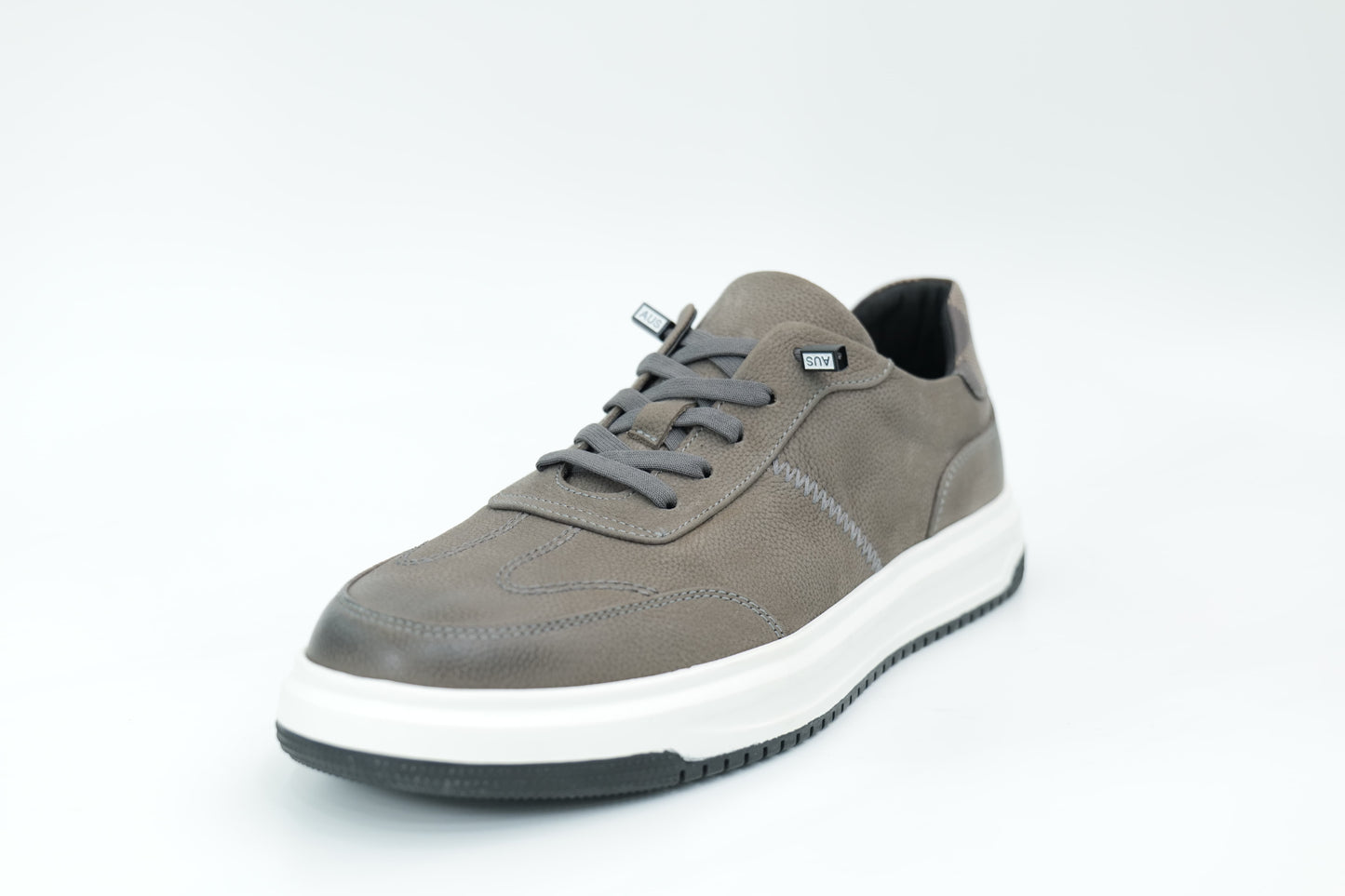 Casual sneakers