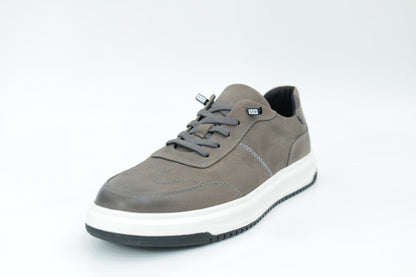 Casual sneakers