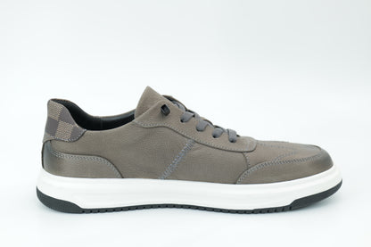 Casual sneakers