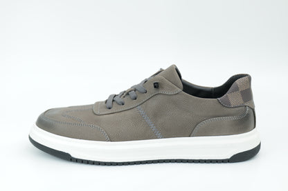 Casual sneakers