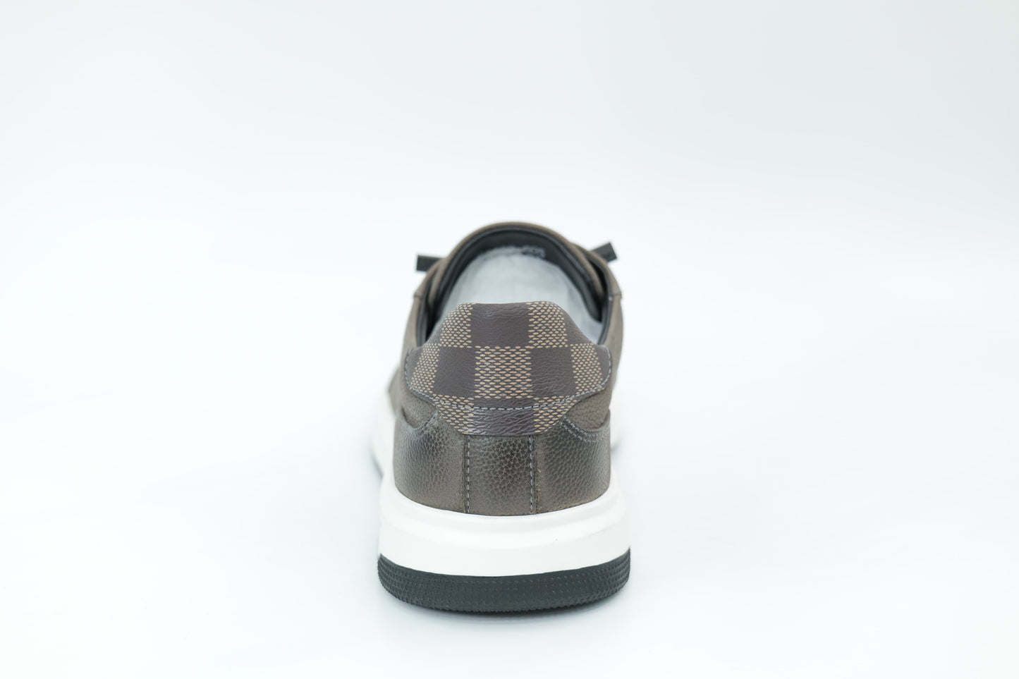Casual sneakers